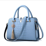 Crocodile leather Women Bag V letters Designer Handbags Luxury quality Lady  Shoulder Crossbody Bags fringed women Messenger Bag
